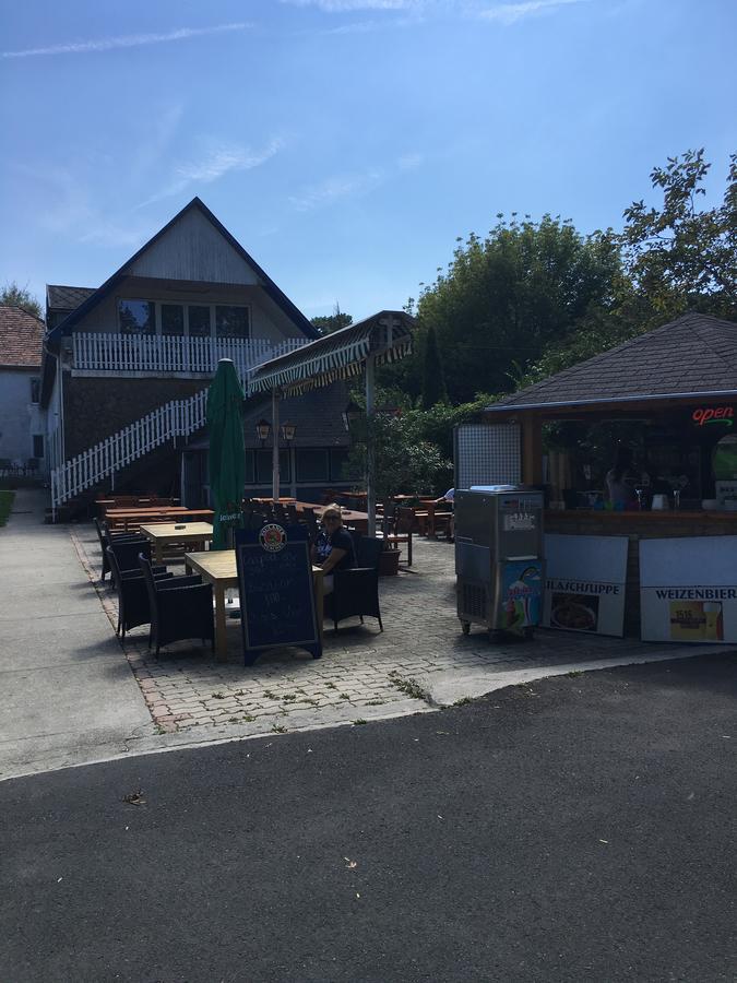 バラトンフェニヴェシュ Piccolo Panzio Bed & Breakfast エクステリア 写真