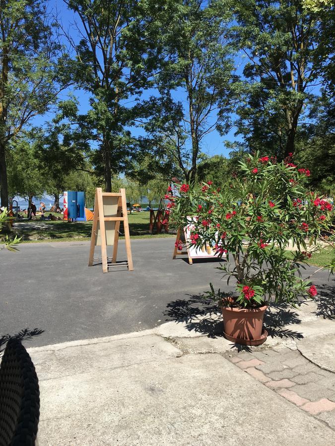 バラトンフェニヴェシュ Piccolo Panzio Bed & Breakfast エクステリア 写真