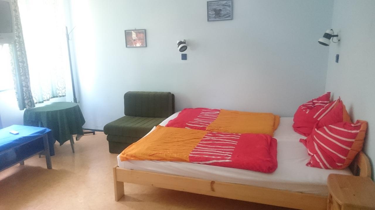 バラトンフェニヴェシュ Piccolo Panzio Bed & Breakfast エクステリア 写真